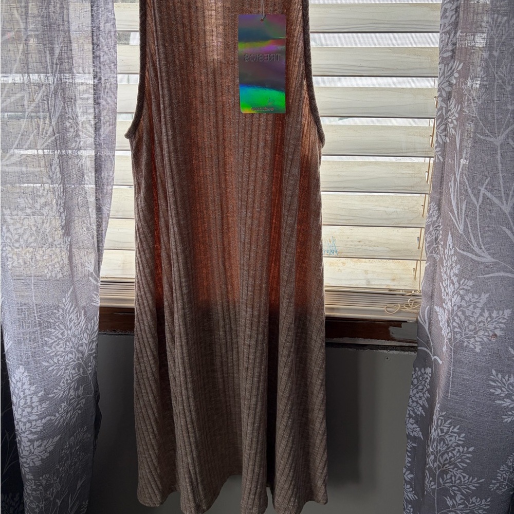 Tresics Sleeveless Maxi Dress in Brown and Tan Ribbed Knit